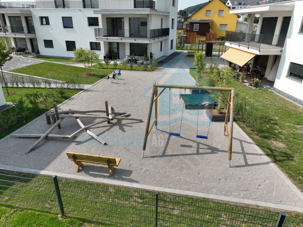 Neuwertige 3.5-Zimmer-Neubauwohnung mit Balkon und Top-Ausstattung - Spielplatz