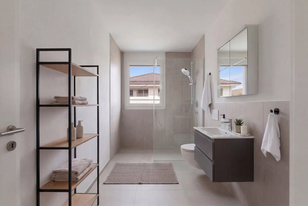 ERSTVERMIETUNG: Wohnen mitten im Dorf - Badezimmer mit Dusche