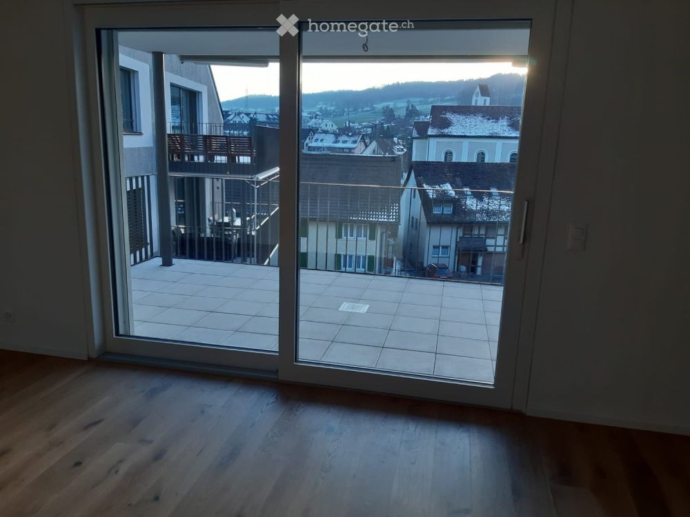 Zu vermieten - Neuwertige 4.5 Zimmer Wohnung, verfügbar ab sofort - Bild 4