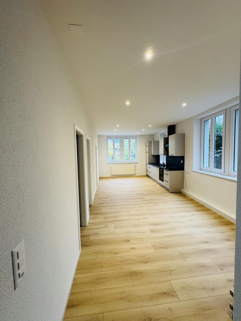Helle, möblierte Einzelzimmer in frisch totalsanierter Wohnung - Bild 8
