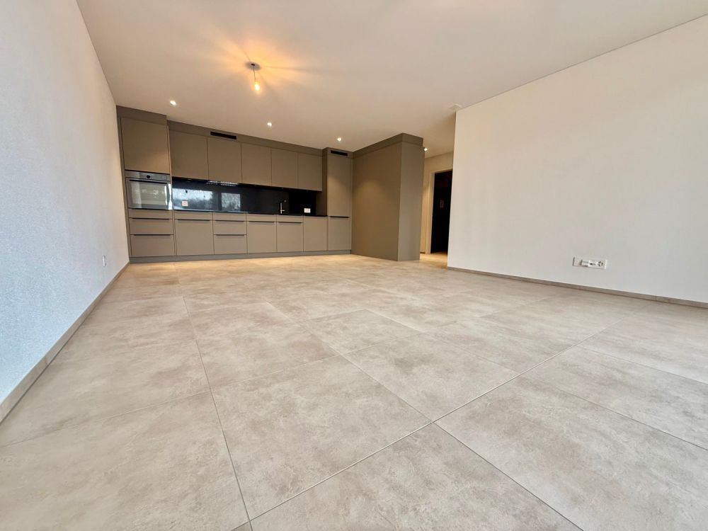 2.5 Zimmer 2 OG Wohnung mit 25 m Loggia - Bild 1