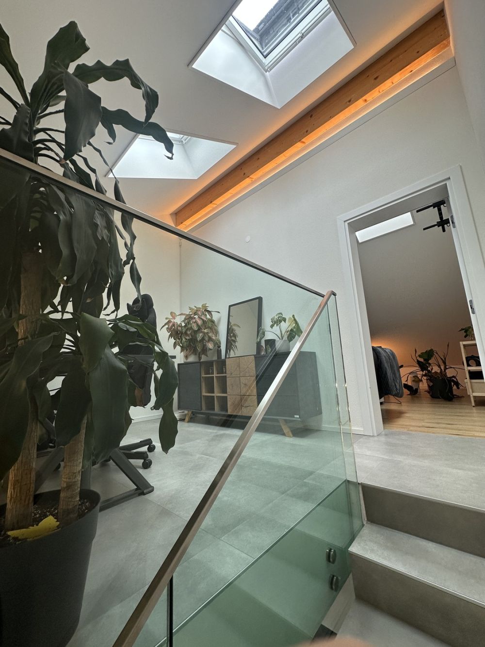 Moderne 2.5 Zimmer Dachwohnung mit Galerie - Bild 4