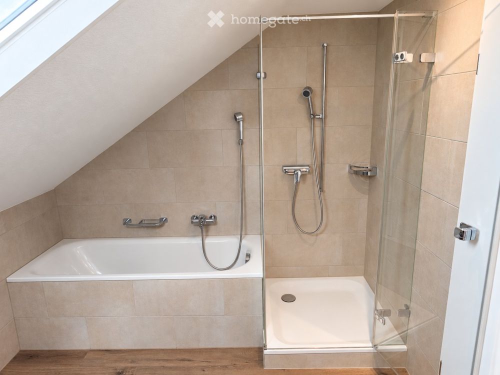 4.5-Zimmer-Dachwohnung, Erstbezug nach Sanierung, 105 m² - Bild 3