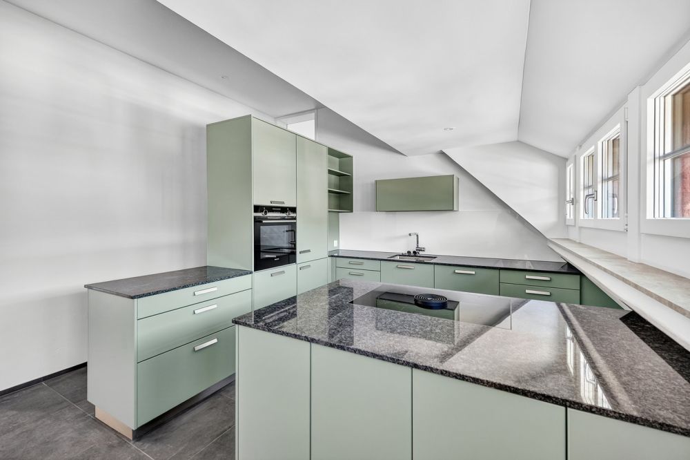 Wunderschöne Dachwohnung mit grosszügiger Terrasse und schöner Sicht - Bild 1