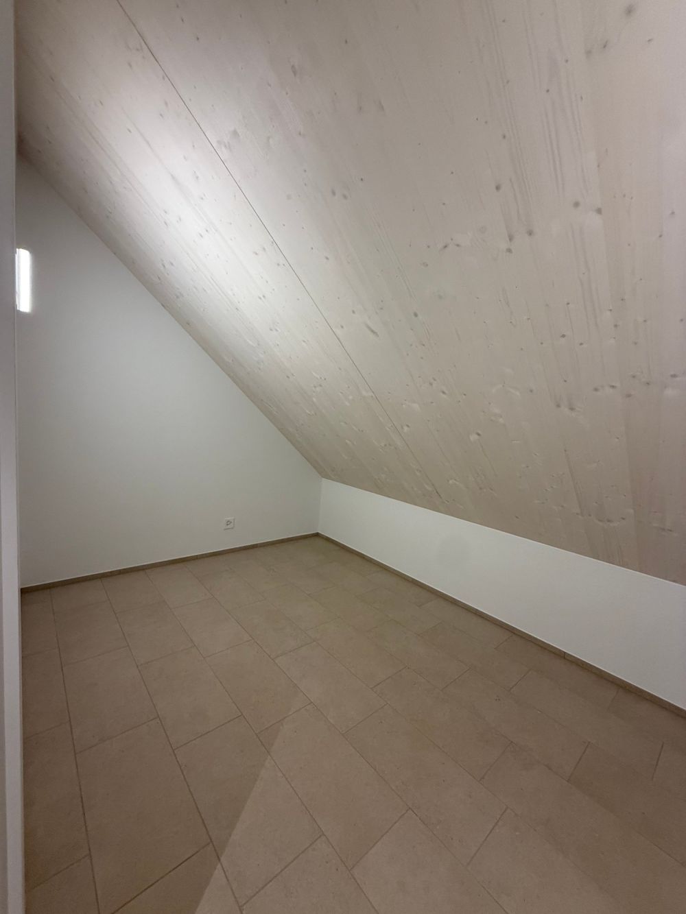 Moderne 4.5-Zimmer-Maisonettewohnung in ruhiger Lage in Blauen - Bild 9