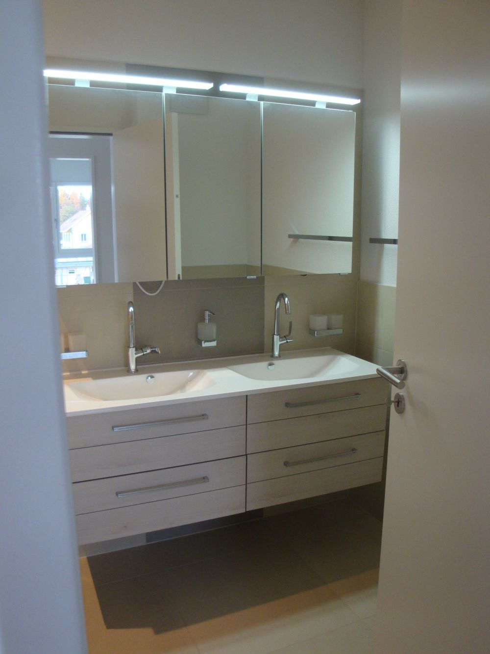 Vermietung komfortable 2.5 Zi. Attika-Wohnungen - Nasszelle