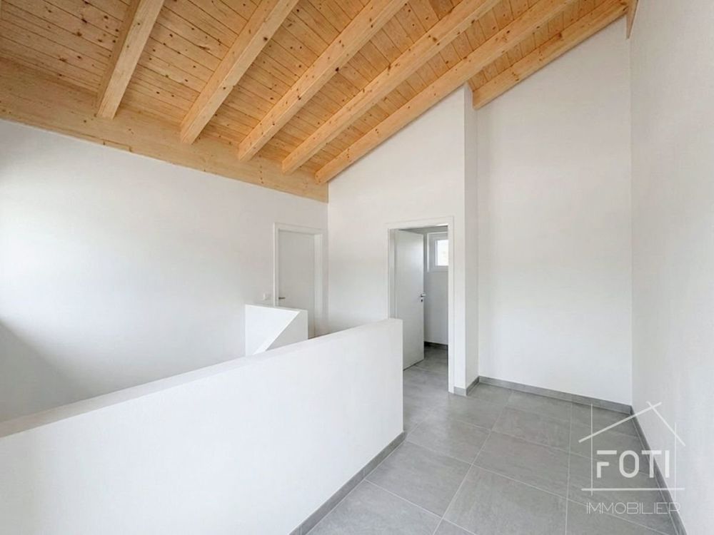 LOCATION-VENTE : Villa individuelle NEUVE de 4,5 pièces avec belle vue sur la plaine. - Hall d'entrée
