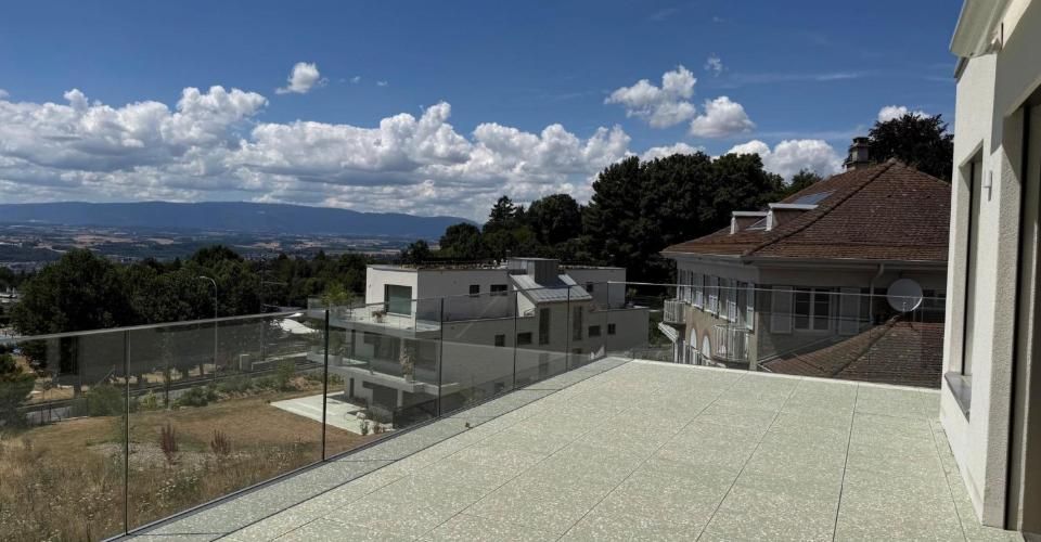 2.5 pièces en attique avec grande terrasse et vue sur le lac - Appartement 2.5 pièces - image - 2