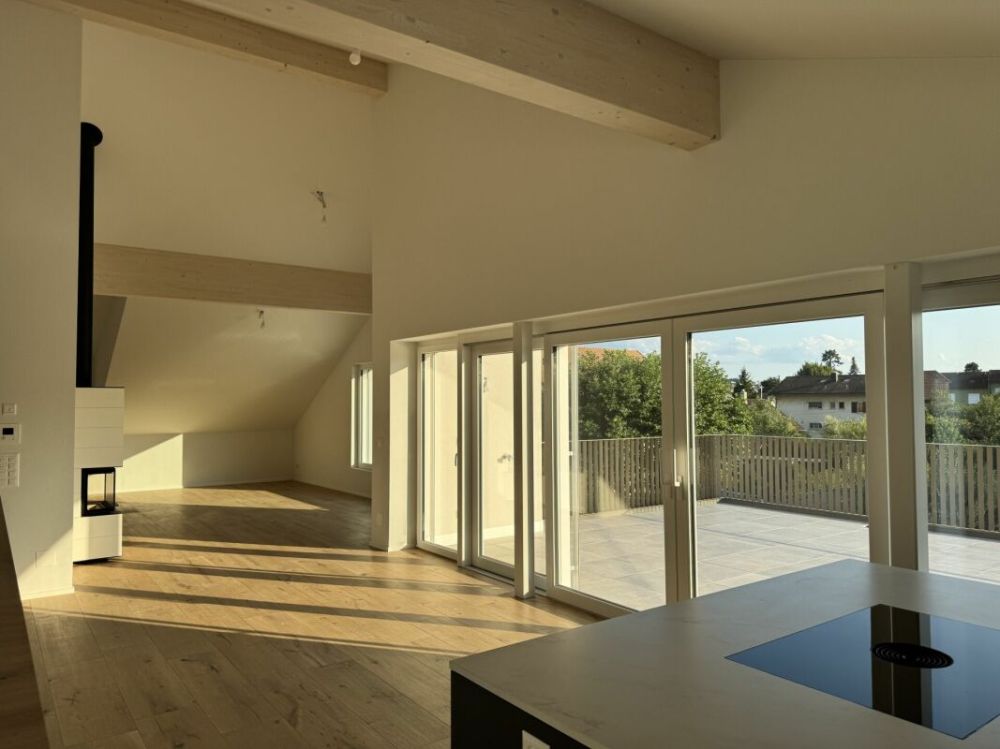 Erstvermietung: 4.5-Zimmer-Dachwohnung mit Attika-Charakter in Sutz - Bild 2