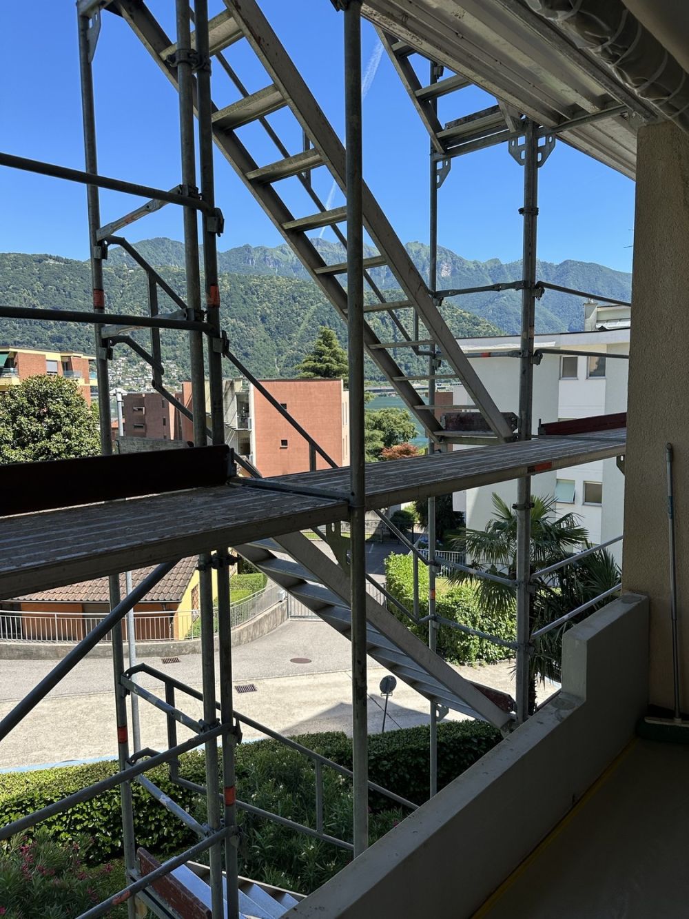 Apartment at the Lake of Lugano - balcony under construction