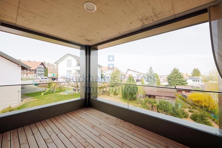 Ruhige Neubauwohnung in Schmitten gesucht? - Loggia