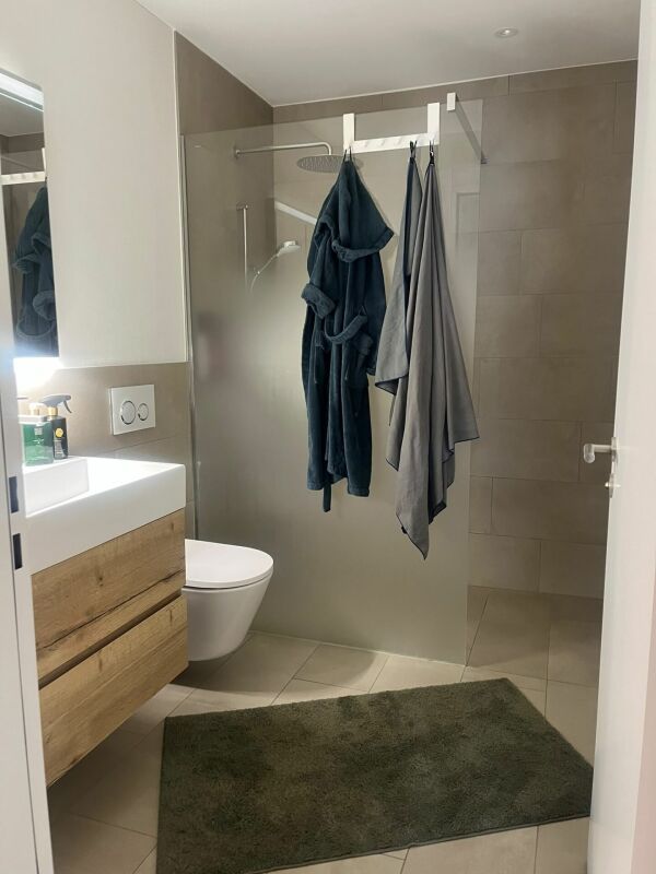 Hochwertig ausgebaute 3.5 Zimmer-Wohnung im gepflegten Parco Verde zu vermieten - Bild 8