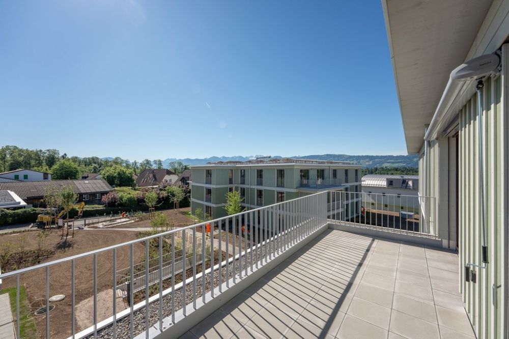 Attraktive 4.5 Zimmer-Wohnung mit grosszügigem Balkon zu vermieten! - Balkon