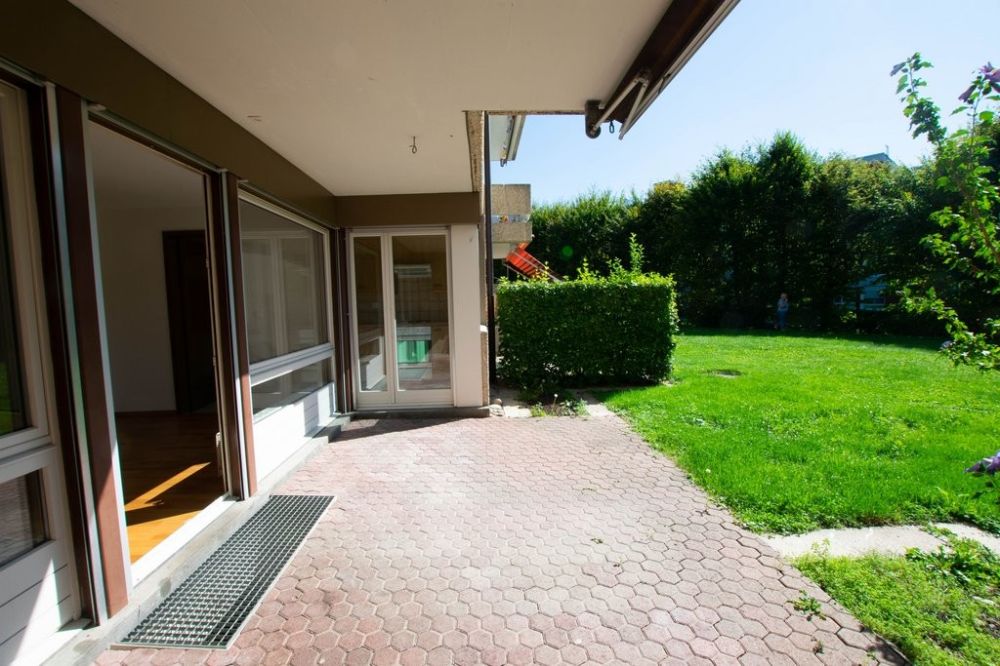 Befristete 4.5-Zimmer-Erdgeschosswohnung mit 2 Sitzplätzen - Sitzplatz