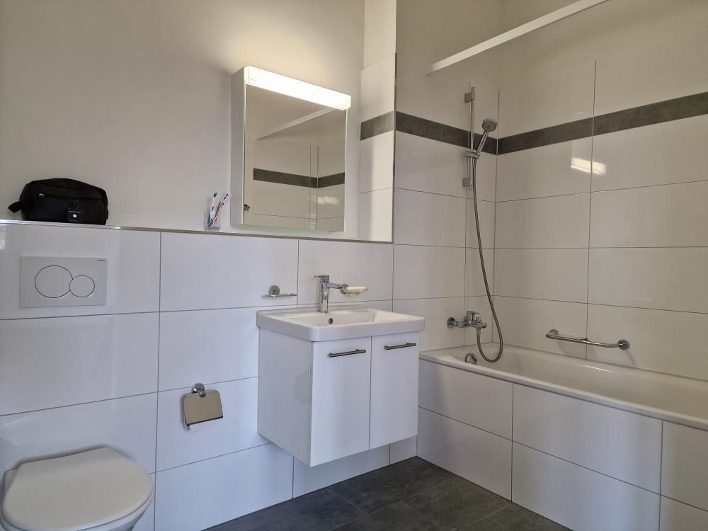 Sanierte Wohnungen im Dorfszentrum - BAdezimmer