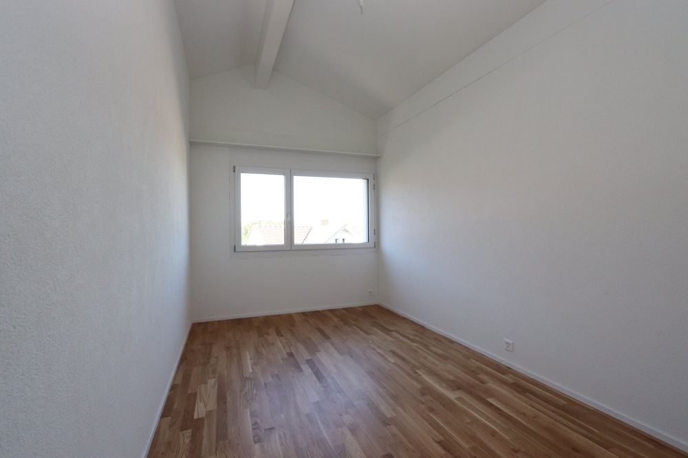 Helle 3.5-Zimmer-Dachgeschosswohnung (94 m²) - Zimmer 2