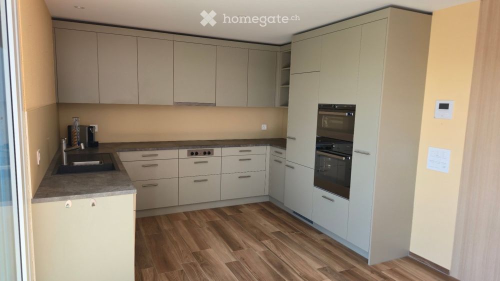 Moderne 2.5-Zimmer-Attika-Wohnung mit Berg/Stadtblick - Bild 3