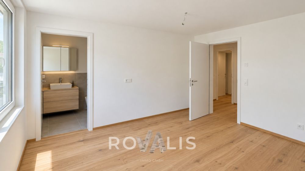 **Moderne 4.5-Zimmer-Wohnung an zentraler Lage in Brig-Glis** - Schlafzimmer Eltern mit Bad