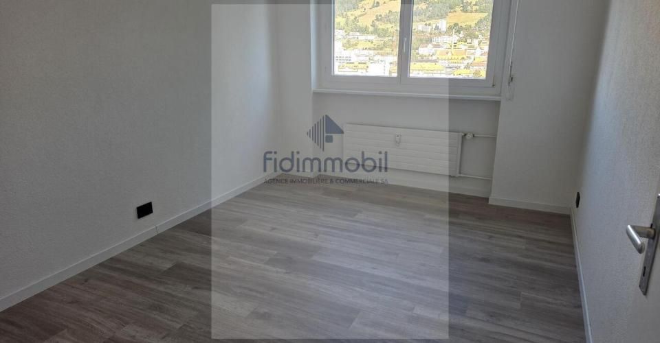 Appartement de 4 pièces entièrement rénové dans quartier calme - Appartement 4 pièces - image - 5
