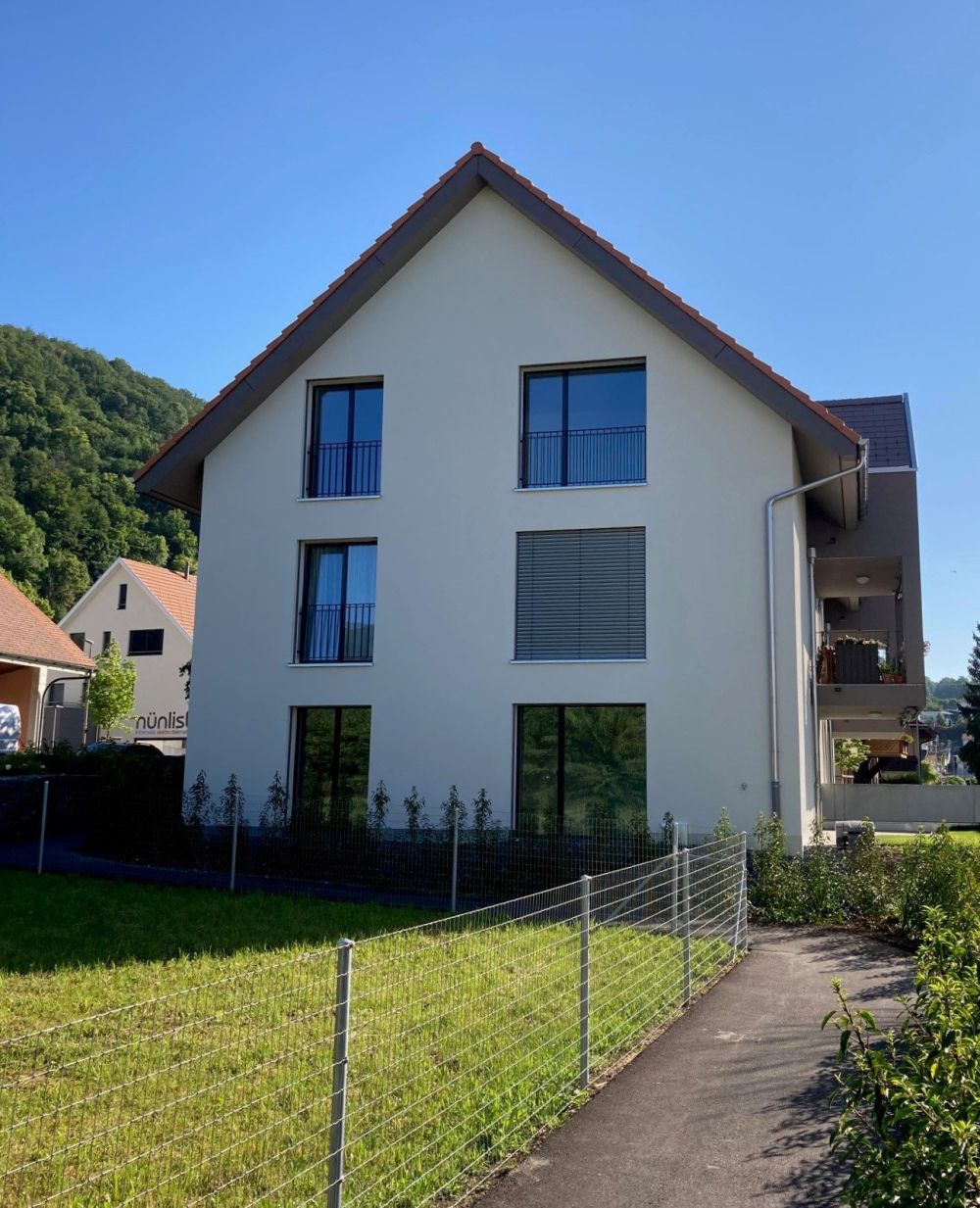 Wohnen an ruhiger, idyllischer Lage mitten im Dorfkern von Egerkingen - Aussenansicht west