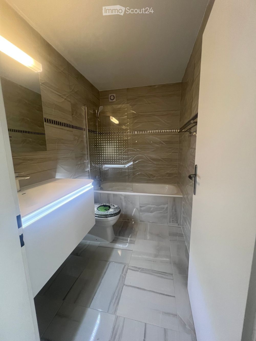 Moderne 4.5-Zimmer-Wohnung mit Balkon in Düdingen - Bild 5