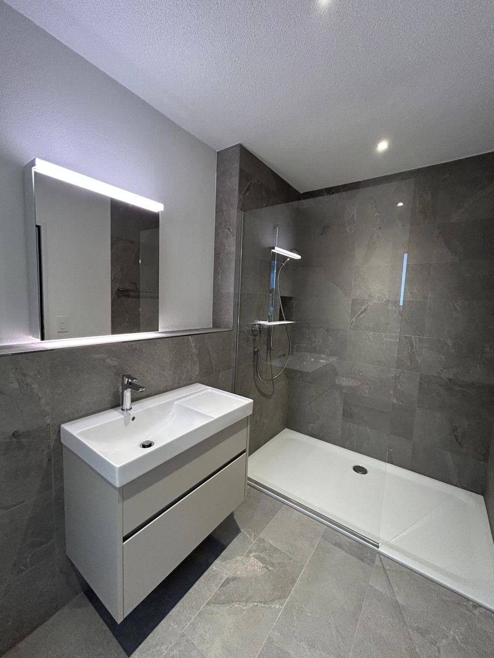 Grosses Einfamilienhaus 6.5-Zimmer) - Bild 7