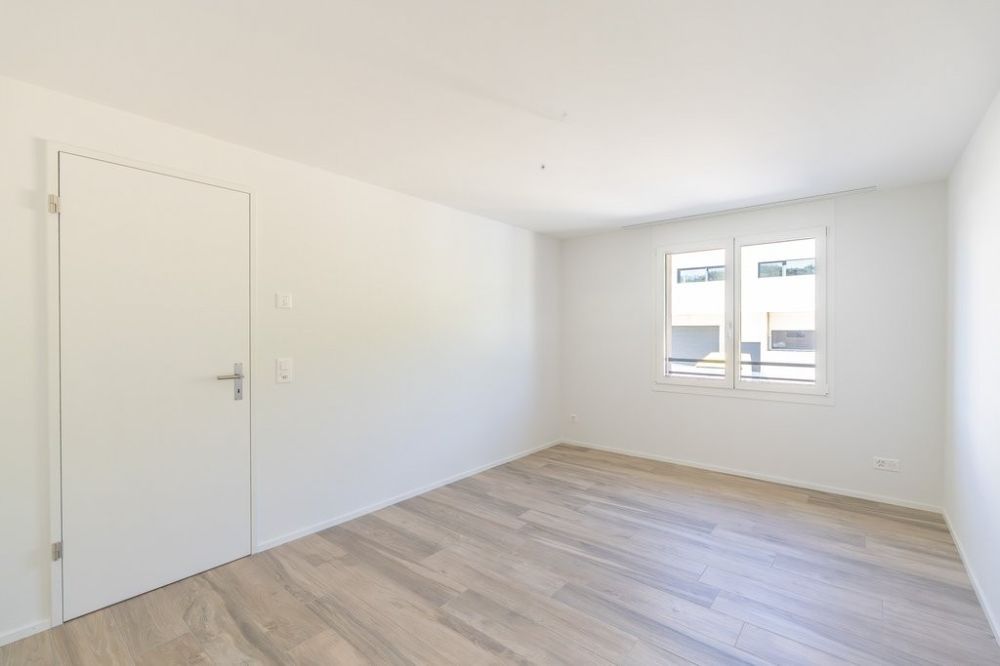 ERSTVERMIETUNG - 6.5-Zi.-Reiheneinfamilienhaus mit PV-Anlage - DSC02487.jpg