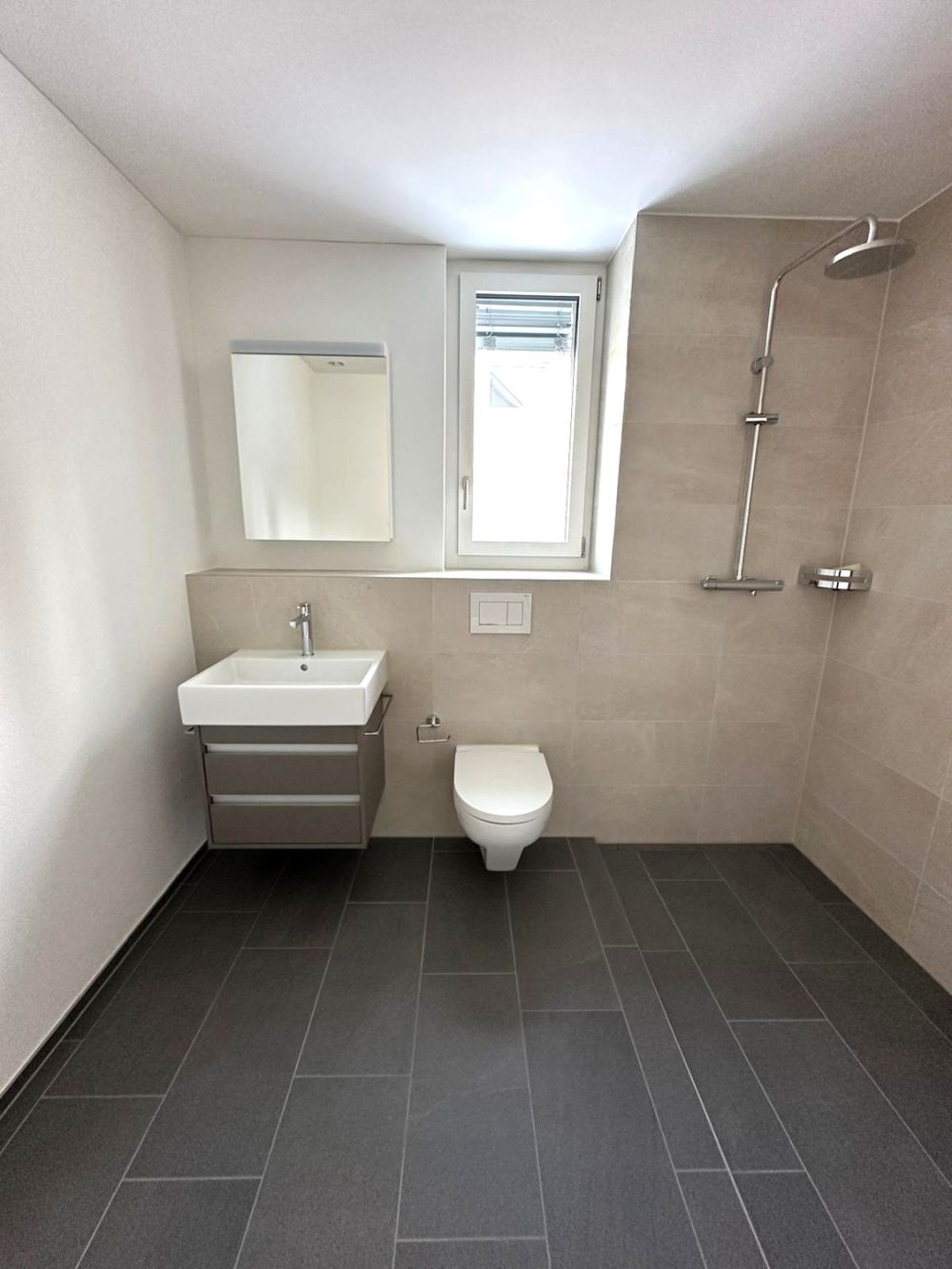 Moderne 4.5-Zimmer-Eigentumswohnung zu vermieten! - Bild 5