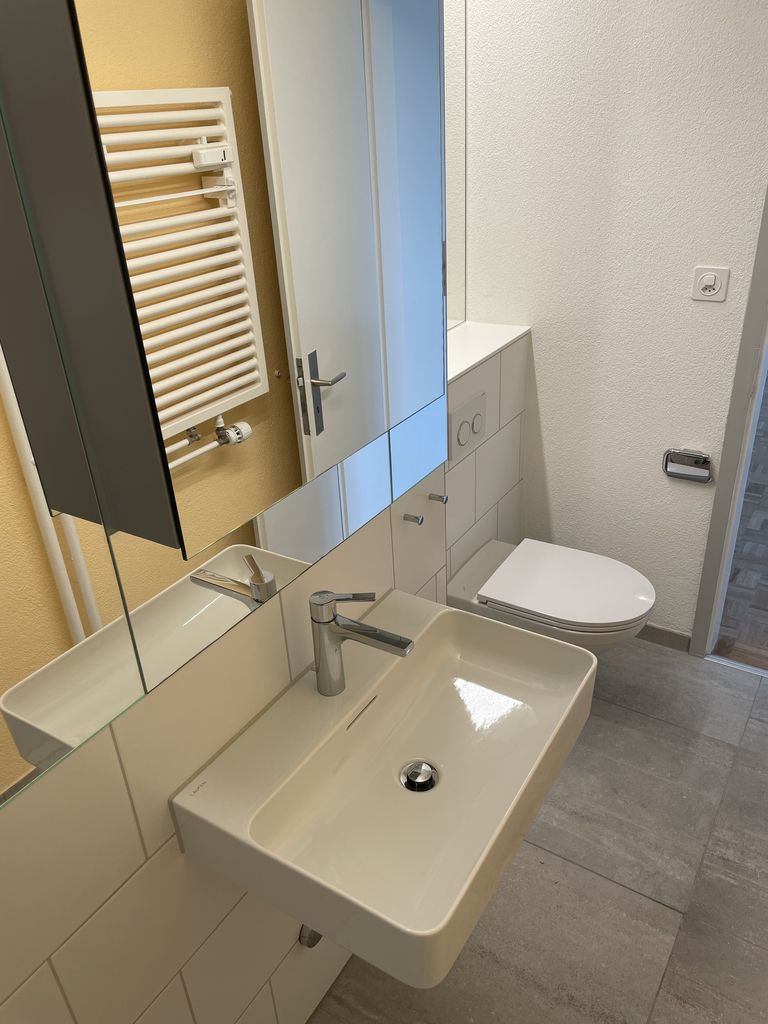 Zentrale Lage in Schlieren - 4090.Bad_neu.jpg