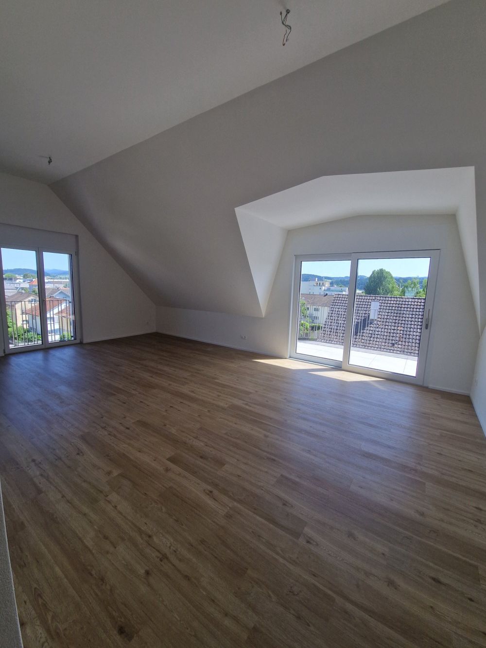 Moderne 4.5-Zimmer-Dachwohnung mit Balkon in Wil - Bild 1