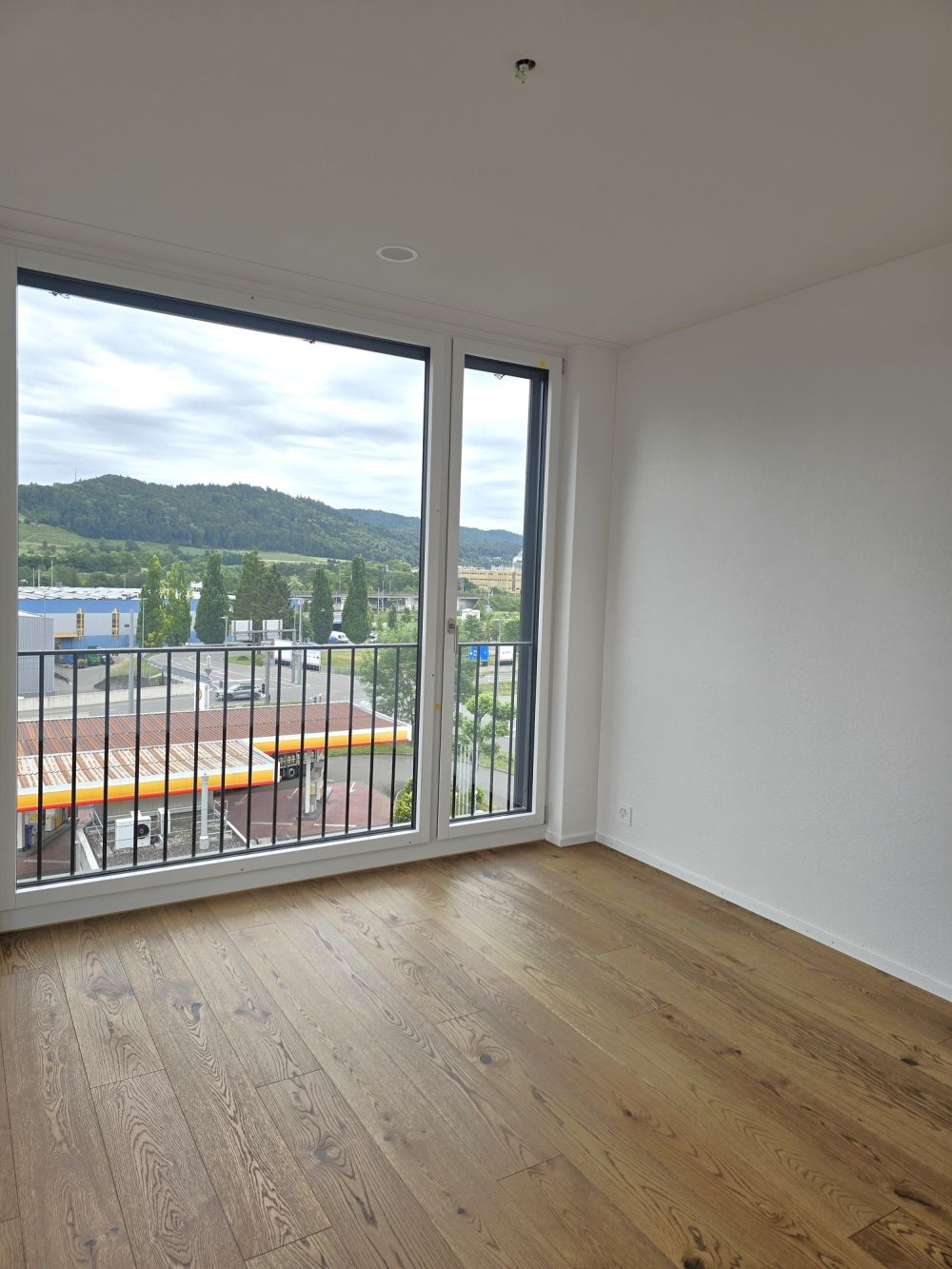 «Erstbezug» Moderne 3.5 Zimmer Attikawohnung mit grosser Dachterrasse, nur 20 Minuten von ZH - Bild 5