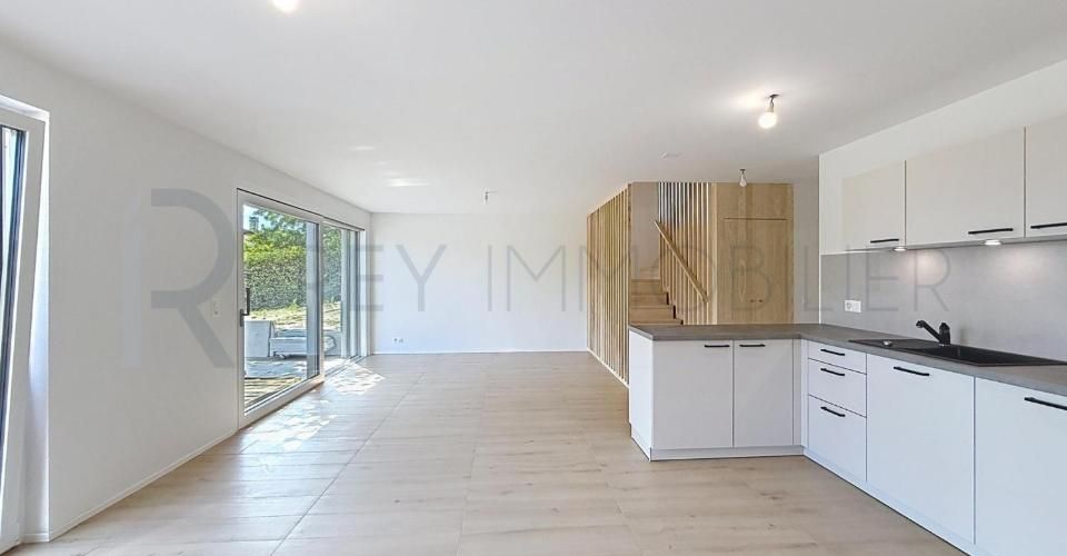Triplex neuf dans villa avec terrasse et jardin - Appartement 5.5 pièces - image - 1
