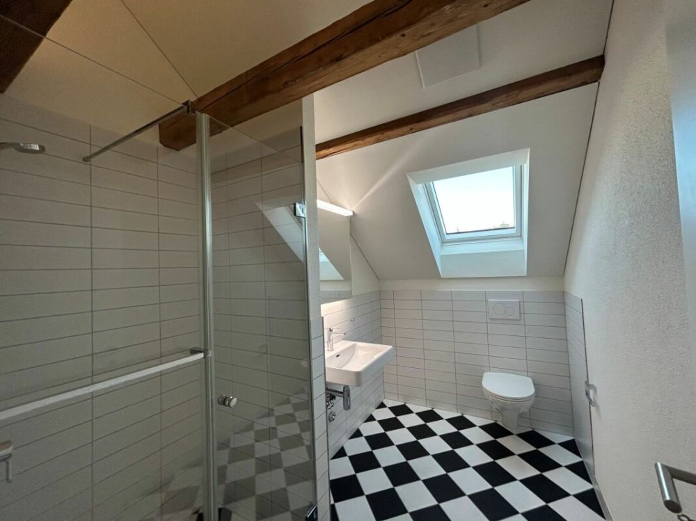 Moderne Dachwohnung mit Loggia an zentraler Lage - Bild 4