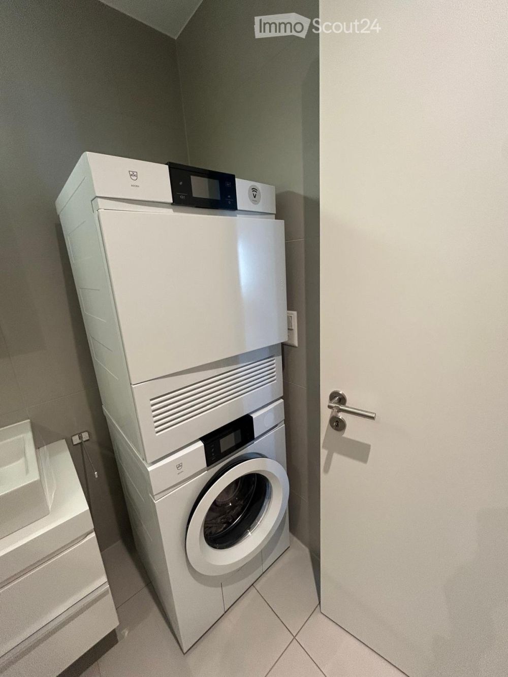 Moderne 2.5-Zimmer-Wohnung mit Garten und Parkplatz (alles inklusive im Preis) in St-Aubin-Sauges - Bild 3