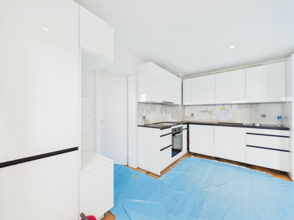 Exklusive 2.5-Zimmerwohnung | Erstbezug | Seesicht | Echtholzparkett | Sitzplatz | Waschturm - Bild 2