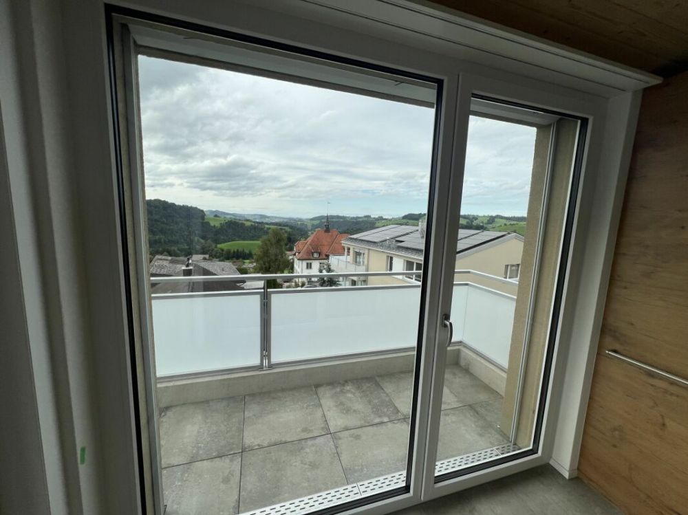 Grosse Dachwohnung mit traumhafter Aussicht - Bild 7