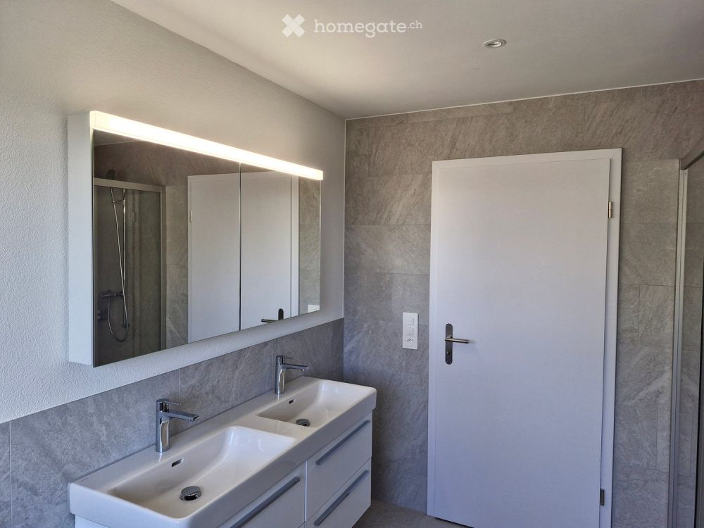 Moderne 4.5-Zimmer-Neubauwohnung mit Balkon und schöner Aussicht in Gampelen - Bild 3