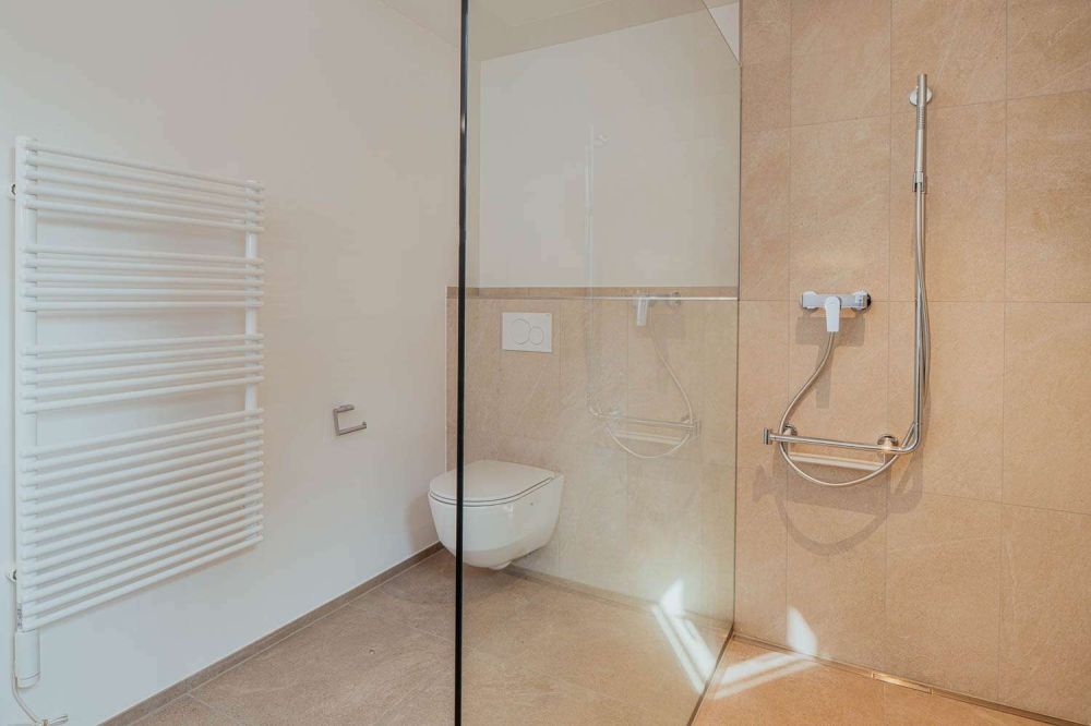 Hochwertige Neubauwohnungen im Herzen von Dachsen - Badezimmer mit Dusche