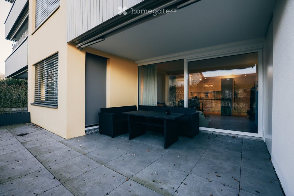 Modern 2.5-Room Ground Floor Apartment in Quiet Mönchaltorf - Bild 5