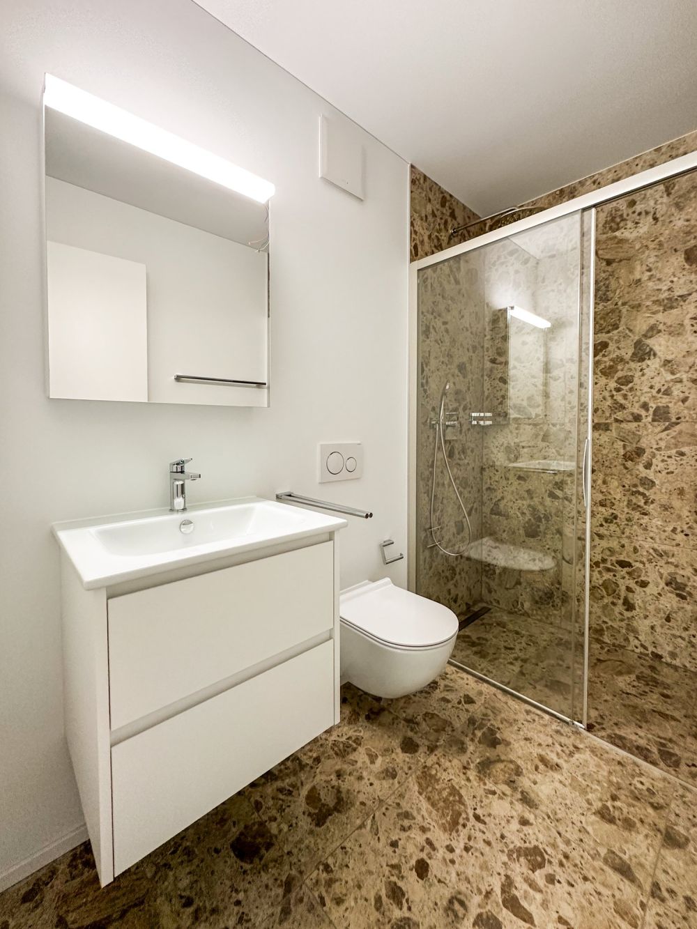 Elegante 2.5 locali con terrazzo a Lumino (TI) - Bild 9