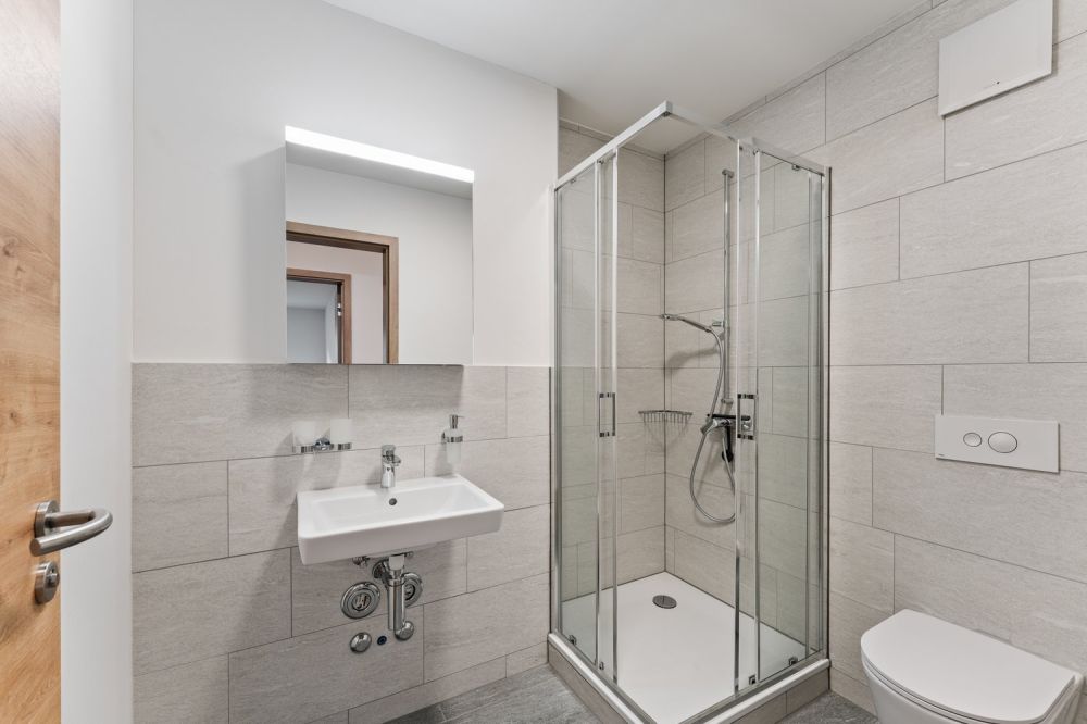 möbiliertes WG Zimmer in 5.5-Z-Gartenwohnung - Neubau - Bild 12