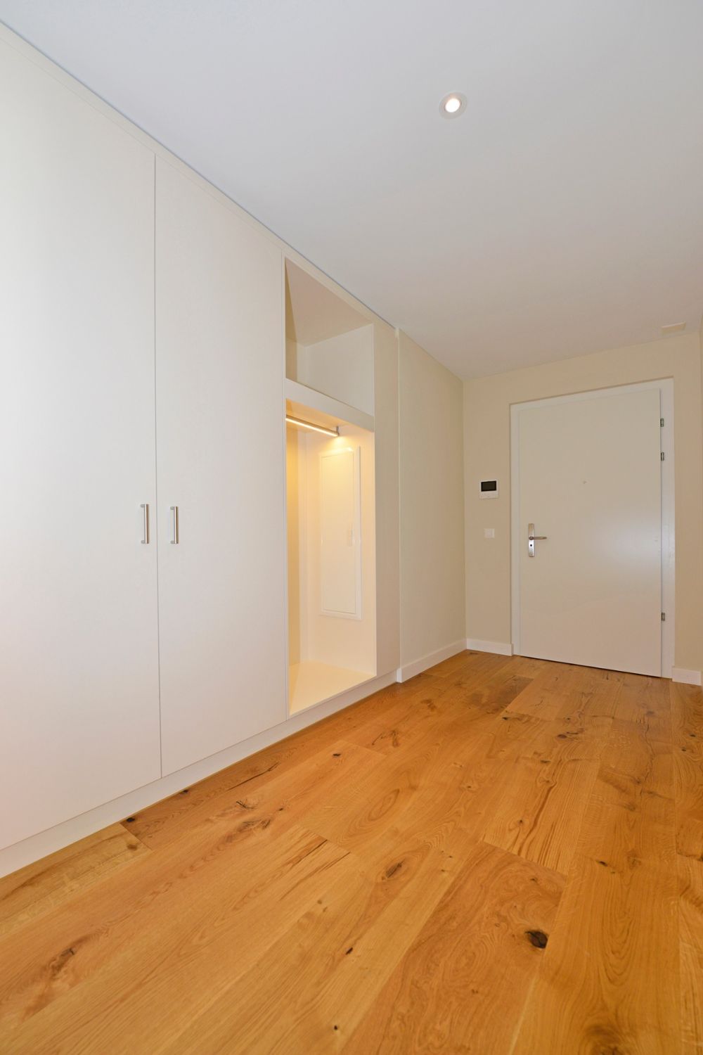 Neue 3.5-Zimmerwohnung: ländlich mit Stadtanschluss leben - Korridor / Eingang