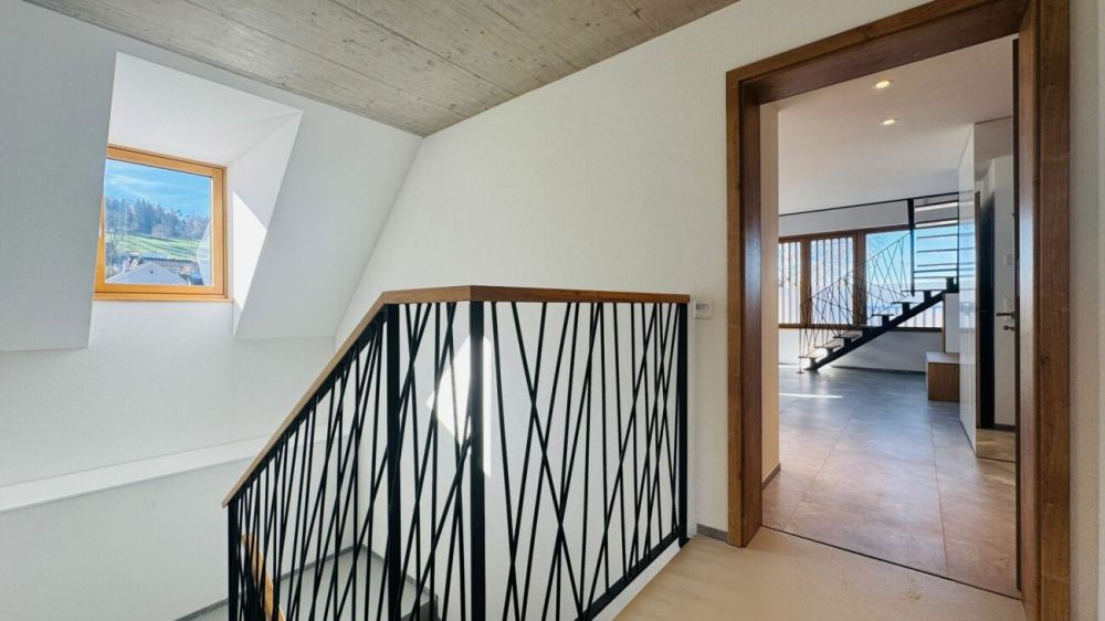 Helle, moderne 3½-Zimmer-Maisonettewohnung mit Wintergarten an idealer Lage in Itingen - Eingang