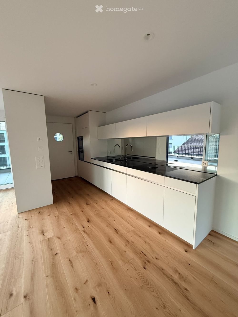 Erstbezug hochwertige 2.5-Zimmer-Attikawohnung mit grosser Terrasse & viel Privatsphäre - Bild 2