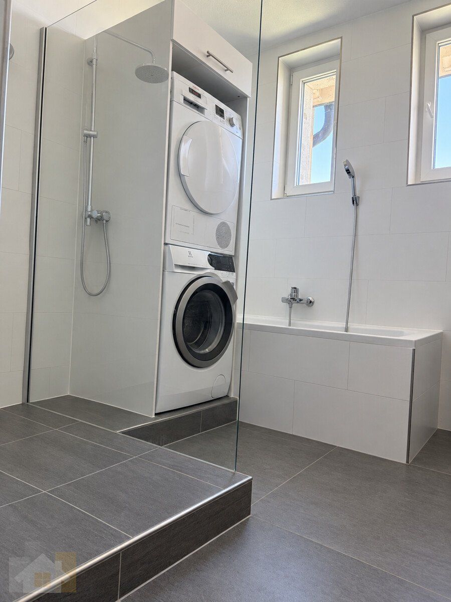 Frisch renovierte 4.5 Zimmer Wohnung nähe Bahnhof - Waschmaschine/Tumbler