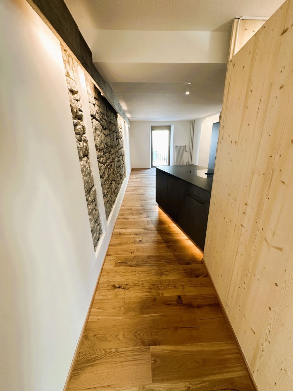 Letzte Wohnungen - Erstvermietung nach Totalsanierung - Durchgang