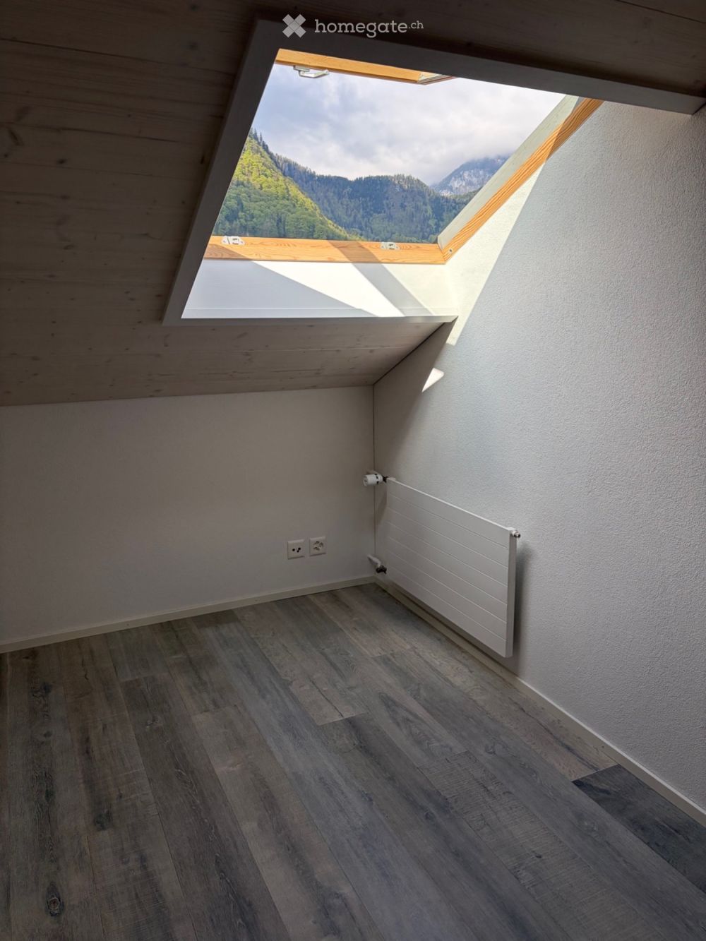 Charmante 2-Zimmer-Dachwohnung in Glarus mit eigener Terasse - Bild 3