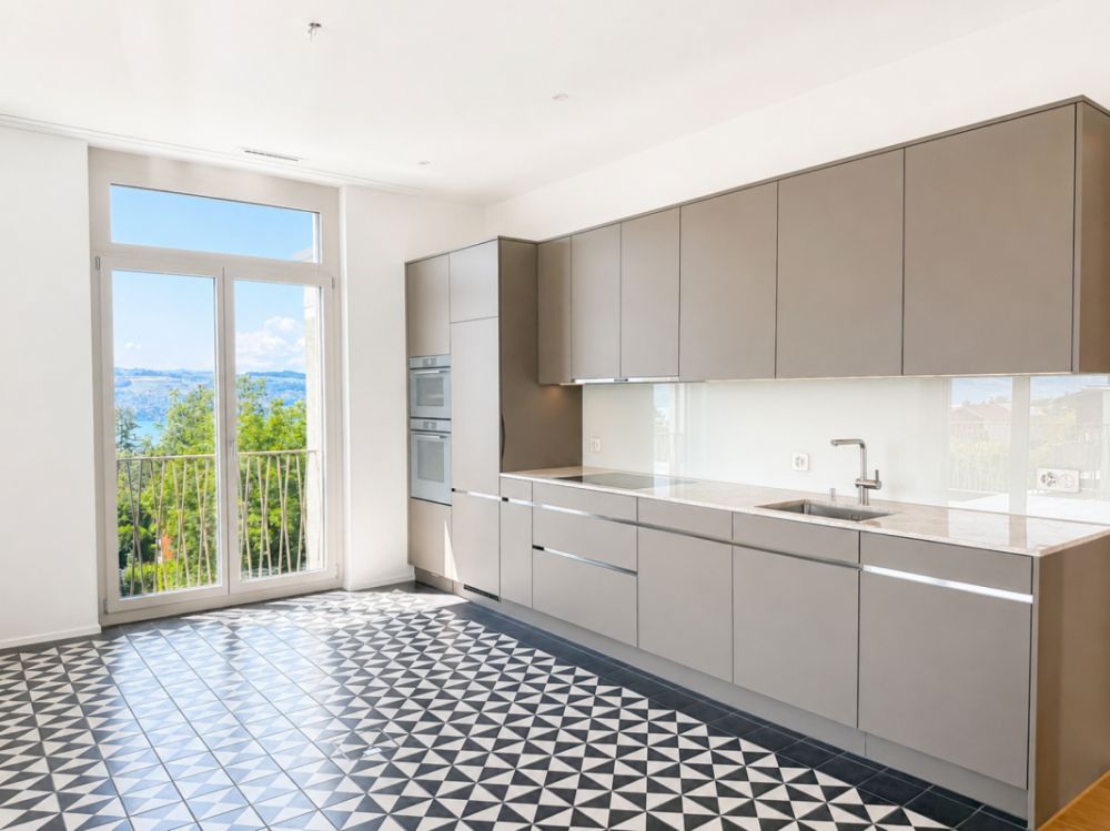 Neue 3.5 Zimmer Attika-Wohnung mit grosser Loggia und atemberaubender Aussicht auf See und Alpenpanorama - Küche / Essbereich