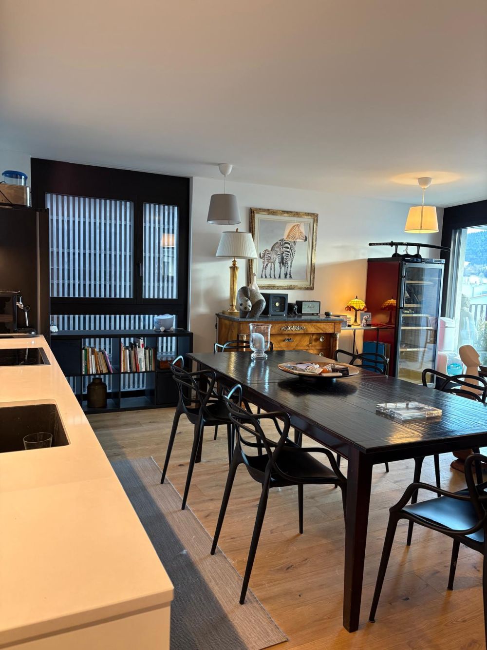 Moderne 2.5-Zimmer-Wohnung mit Balkon und Garage in Menzingen - Bild 1