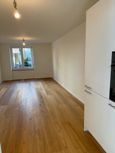 Ab 1.4.2026 -  Wunderschöne 2.5 Zi Wohnung W2, lauschiger Balkon - Bild 9